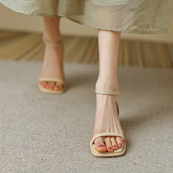летние сандалии новые простые женские туфли классическая универсальная на среднем каблуке елочка ремешок сандалии женские модные сандалии женские