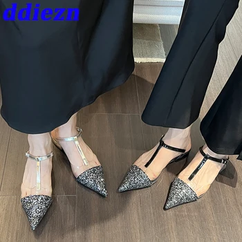 Сандалии с узким ремешком Элегантные женские туфли на плоской подошве 2023 Новинка в прозрачной моде Bling Острый носок Т-образный ремешок Женская обувь Обувь
