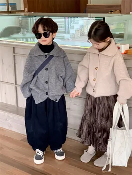 Детский однотонный свитер 2023 Новый осенне-зимний корейский модный однобортный повседневный кардиган с большим отложным воротником