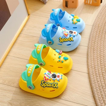 Летние детские мультяшные тапочки Crocs для мальчиков и девочек Внутренняя и наружная нескользящая дышащая пляжная обувь с мягкой подошвой